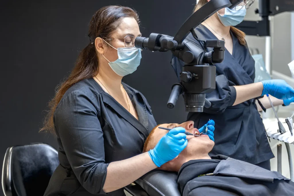 Maestría en Endodoncia Avanzada y Microscopía Clínica 2