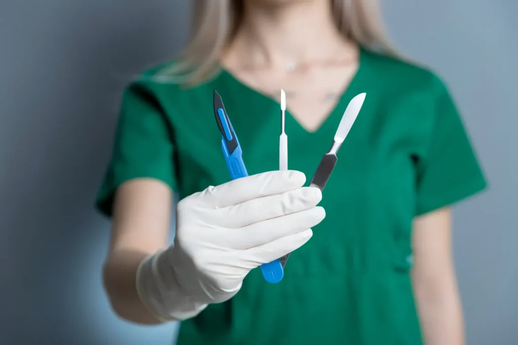 Maestría en Instrumentación Básica para Auxiliares en Cirugía Estética 1