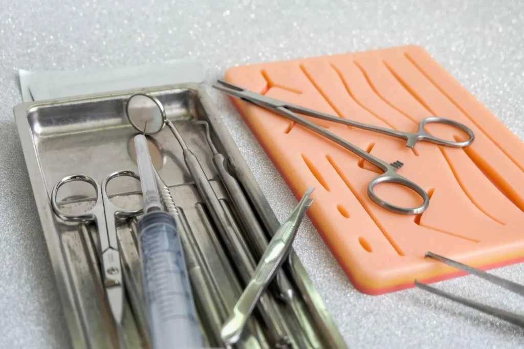 Maestría en Instrumentación Básica para Auxiliares en Cirugía Estética 3